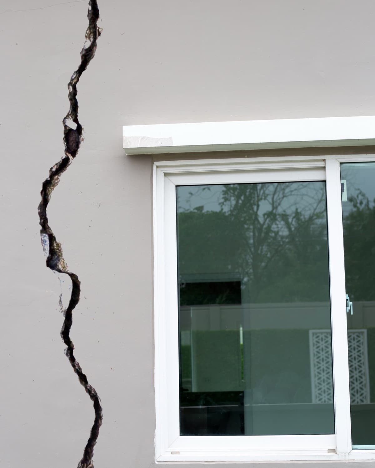 Home building problem wall cracked.